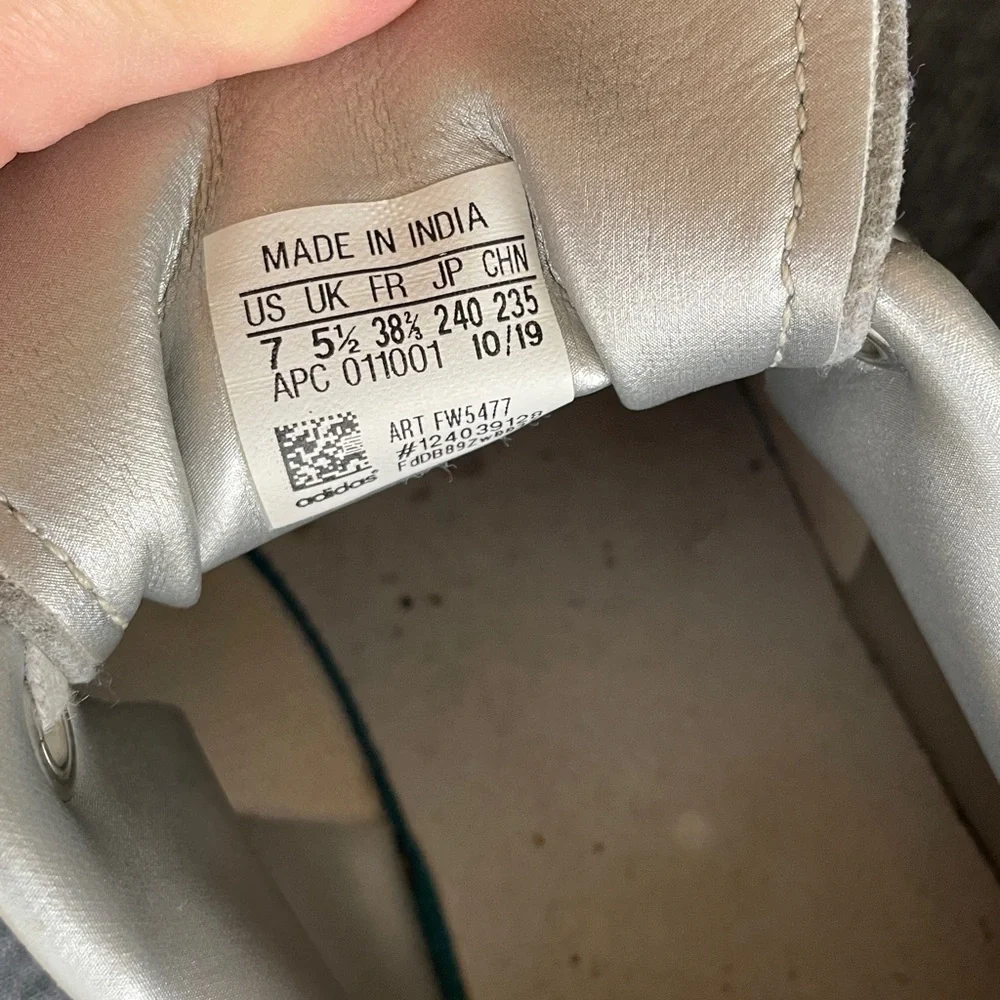 Stan Smith Adidas liquid silver sneakers US 7 - Picture 9 of 11